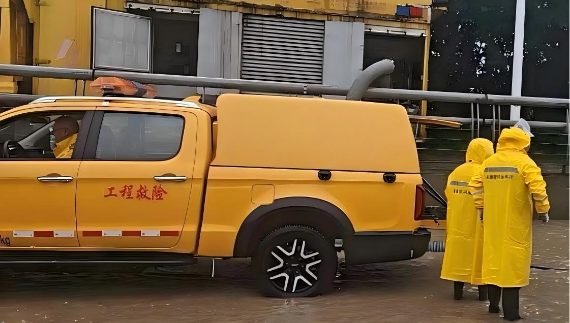 Los equipos de drenaje ayudan en la respuesta a emergencias urbanas